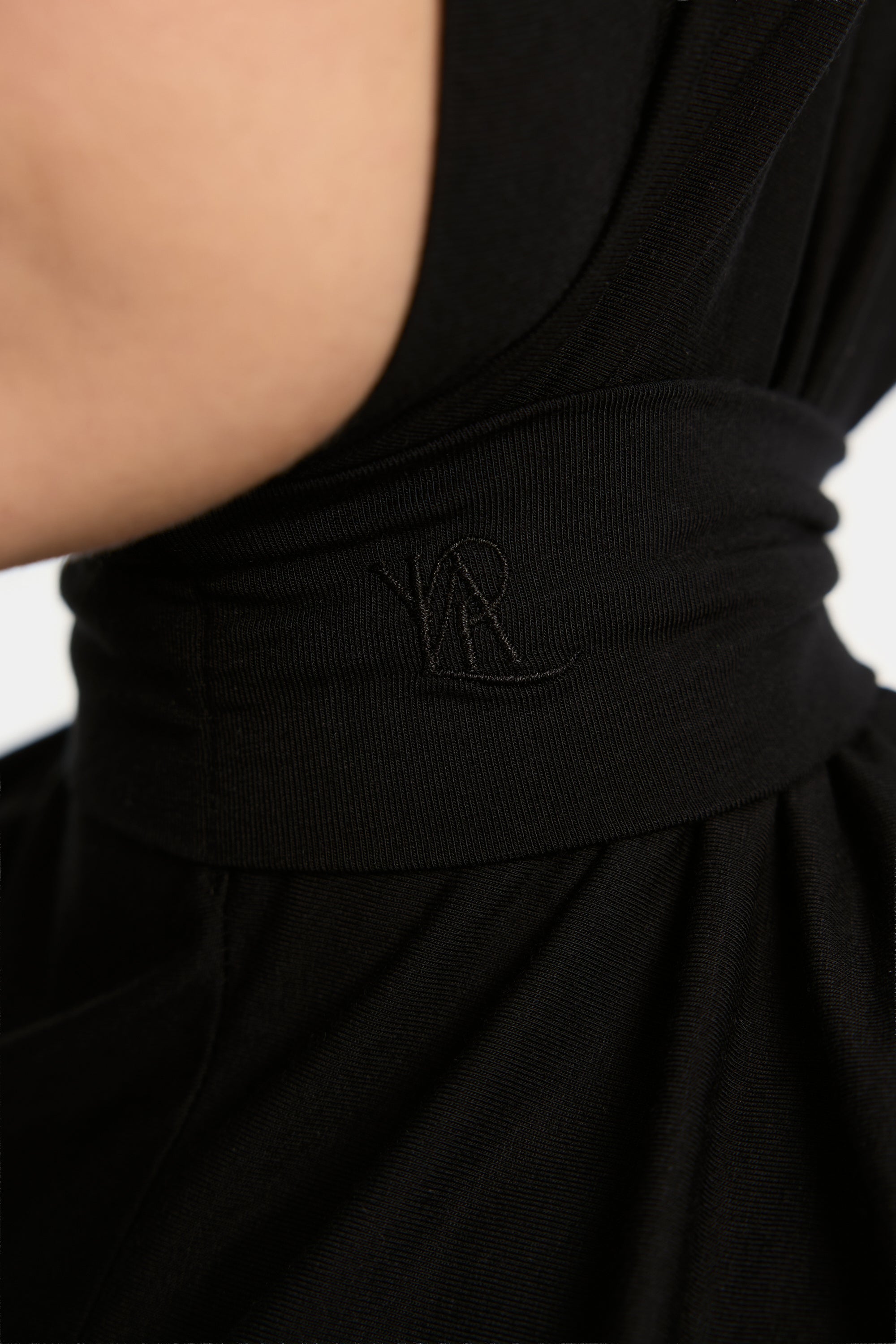 Instant Bamboo Scarf | Caviar